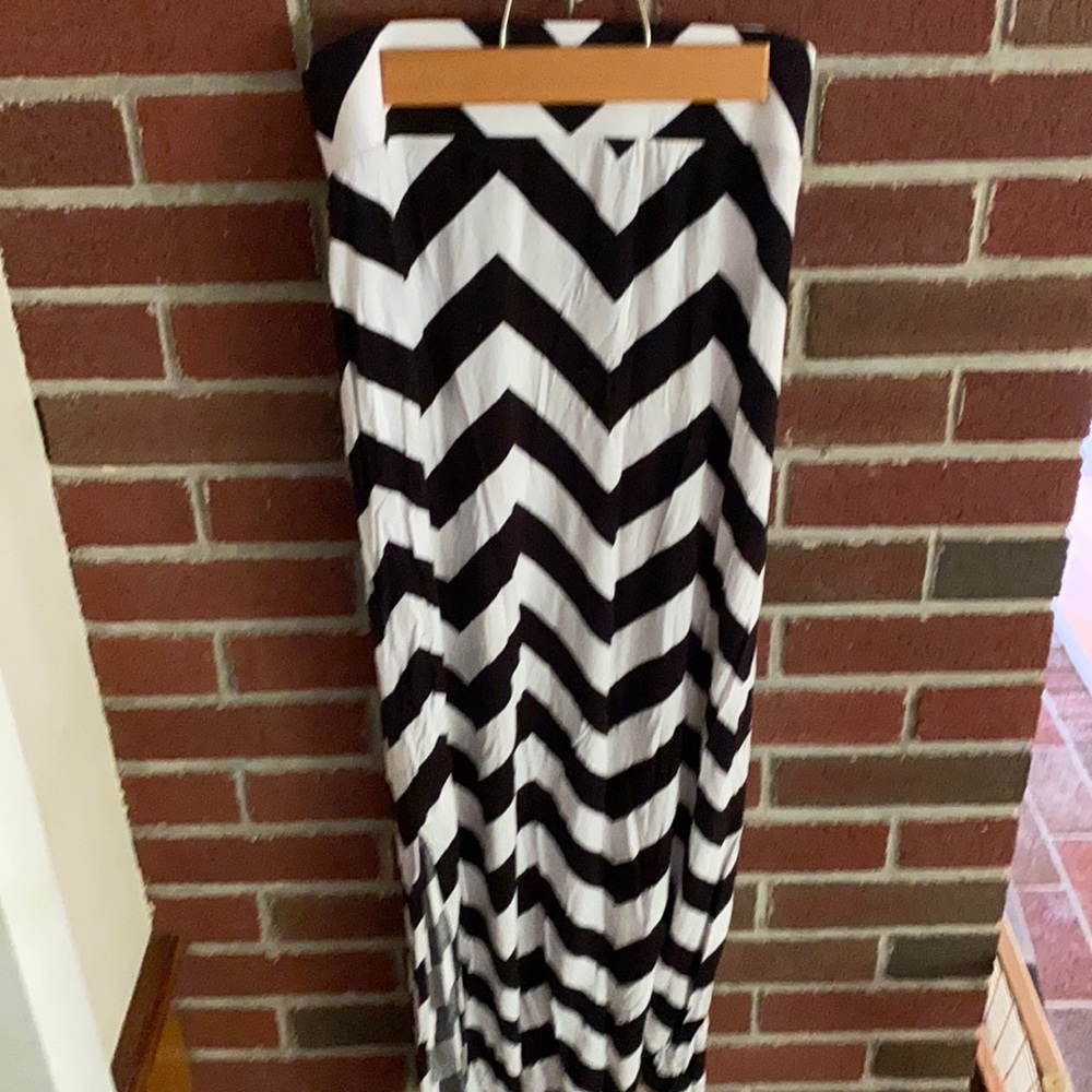 Medium A.N.A black and white maxi skirt